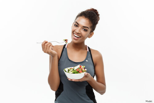 woman eating healthy