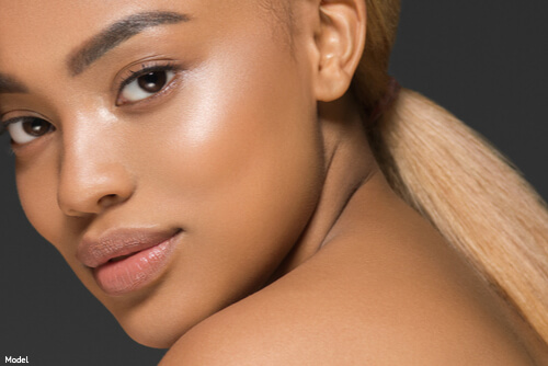 woman with smooth skin thanks to DiamondGlow